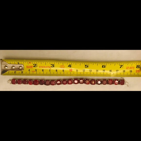 Gorgeous women’s 54 TCW ruby 7-inch bracelet - Picture 6 of 7